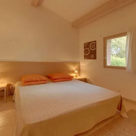 Semesterbostad Les Pins De Santa Giulia