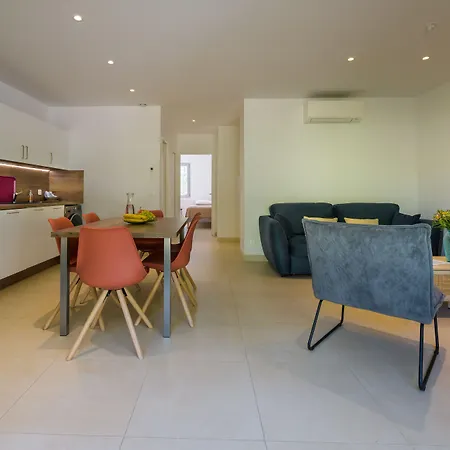 Les Pins De Santa Giulia * Porto-Vecchio (Corsica)