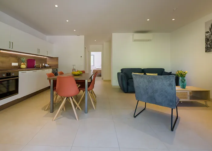 Les Pins De Santa Giulia * Porto-Vecchio (Corsica)